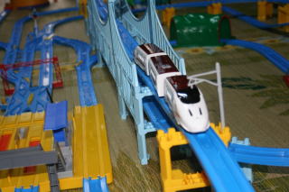 大鉄橋を通過する800系新幹線