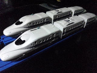 スーパ列車大集合セットのサウンドなしN700系新幹線と並べて。
